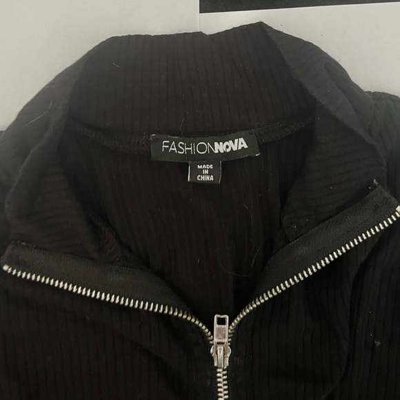 FASHION NOVA ZIPPER TOP - Picture 3 of 7